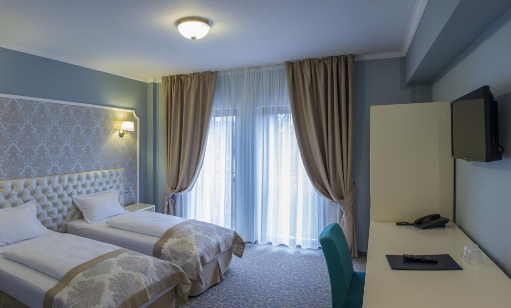 Hotel Bulevard Hunedoara Exterior photo